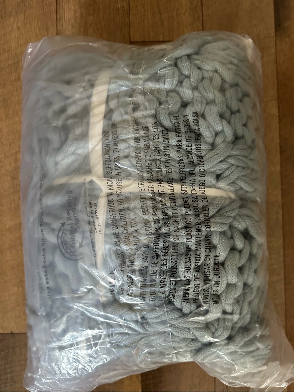 Pottery Barn Chambray Blue Colossal Handknit Throw 44x56” New In Package, $179 - Picture 5 of 7